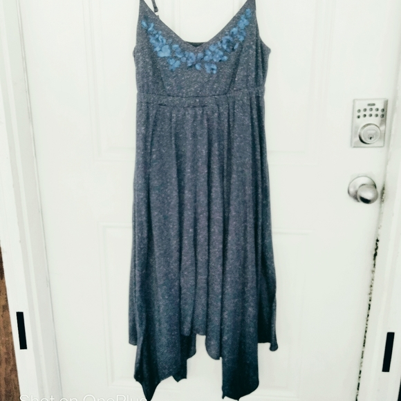 Simply Vera Vera Wang Dresses & Skirts - Vera Wang dress with handkerchief hemline.